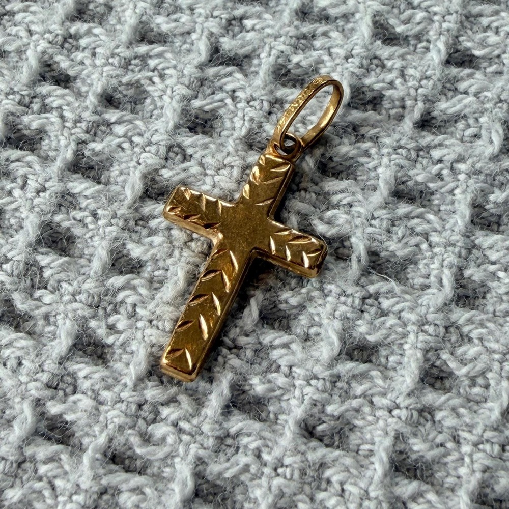 JCM 14K Yellow Gold Diamond Cut Cross Pendant Charm 0.33g - Picture 2 of 7